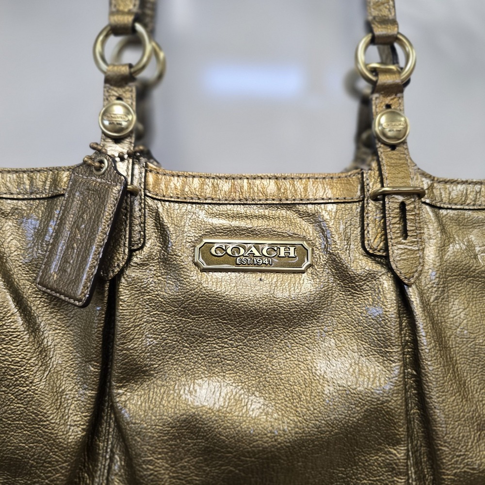 Coach F15253 Shoulder Handbag Color Gold In Patent Genuine Leather Gold Hardware - Picture 16 of 16